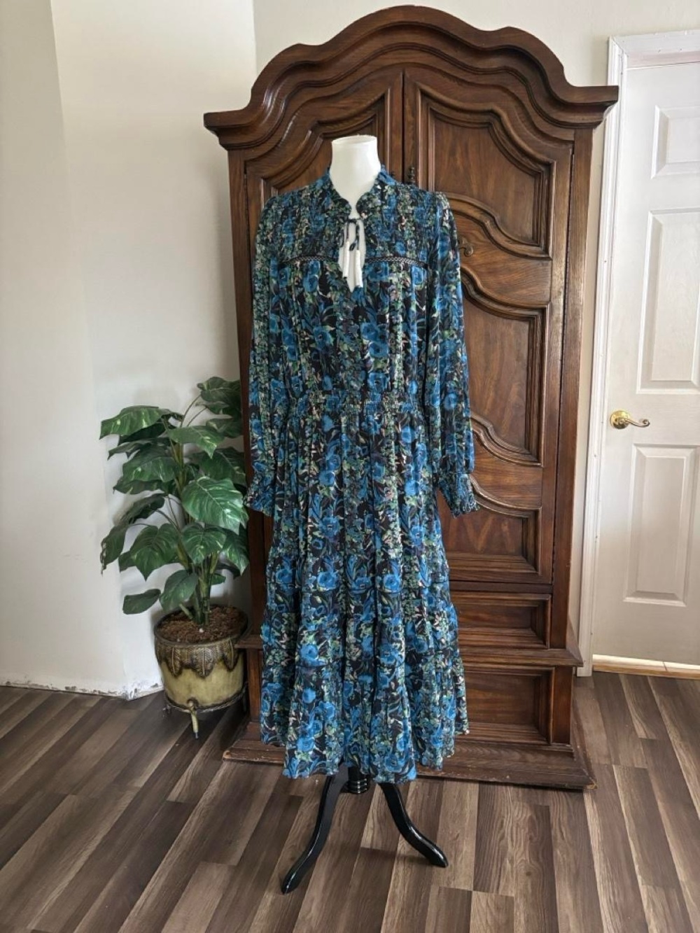 NWT Aqua floral tiered dress size XL.
Bloomingdales exclusive.